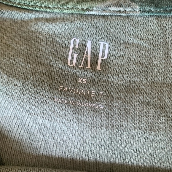 GAP “Favorite T” - Green Camo Print Size XS NEW - Picture 3 of 5